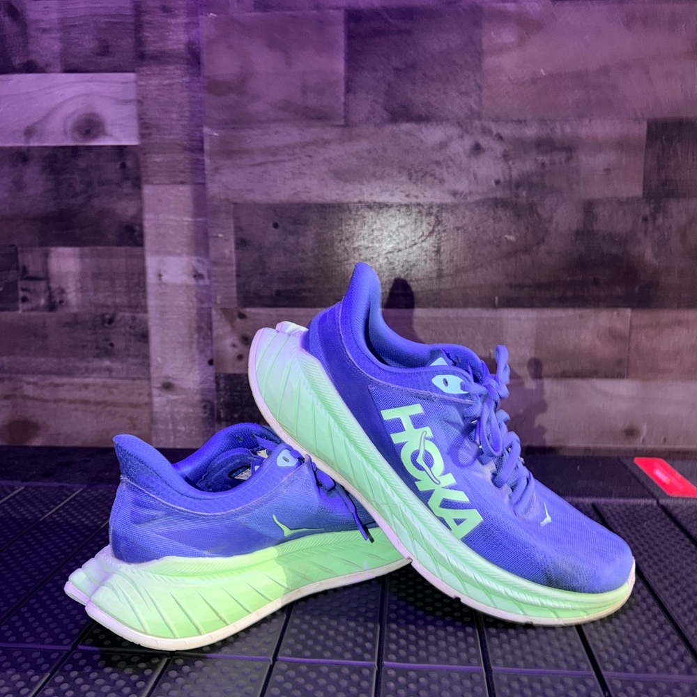 HOKA Mach carbon plate